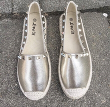 Espadrille med nitter i guld